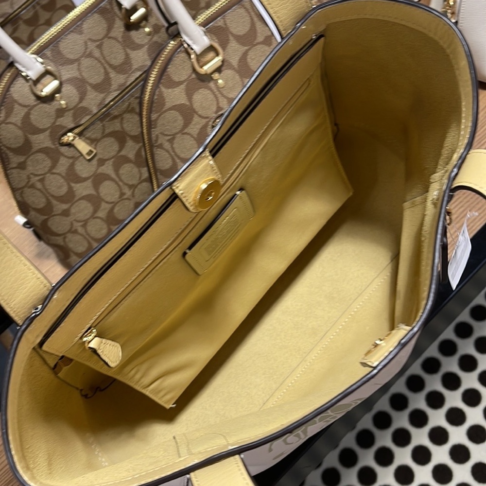 Coach HORSE AND CARRIAGE TOTE WITH HORSE AND CARRIAGE - Picture 11 of 16